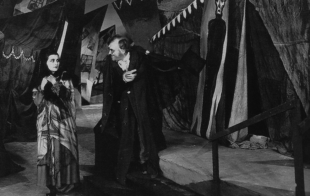 Le Cabinet du docteur Caligari : Les déambulations contrôlées du somnambule Cessare comme symboles de l’Allemagne d’après-guerre.